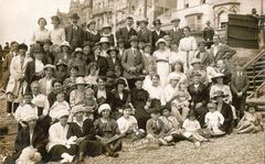Yet-more-holiday-makers-having-a-wonderful-time-in-Hastings-1921.